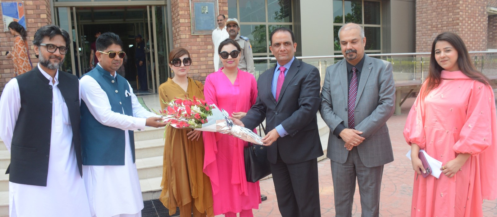 Dr. Saqib Gulzar, Dean Management Sciences and Humanities, with Dr. Inayat Kalim, Head department of Humanities, receiving Ms. Mashaal Mullick, Special Assistant to the PM on Human Rights and Women Empowerment at Pehchan Pakistan Conference at CUI